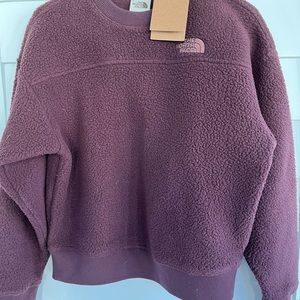 Maroon Northface Fleece crew neck pullover. Size XS, NWT!